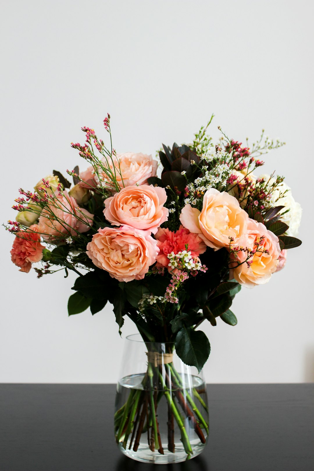 Arrangement d'urne d'amour élégant
