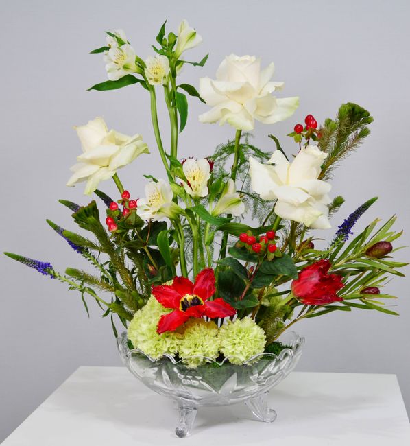 Couronne de fleurs sur pied Serene Blessings - Rouge et blanc | FNR-119