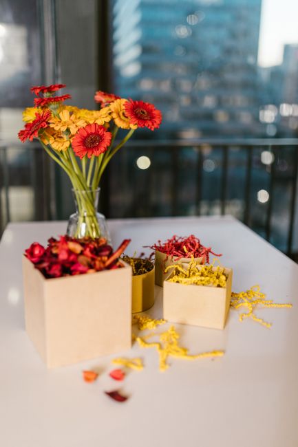 Panier de pétales de feuilles FTD®